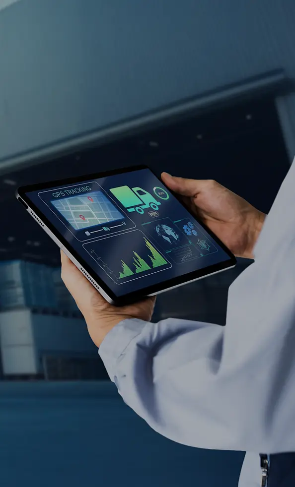 Hombre trabajando en almacén